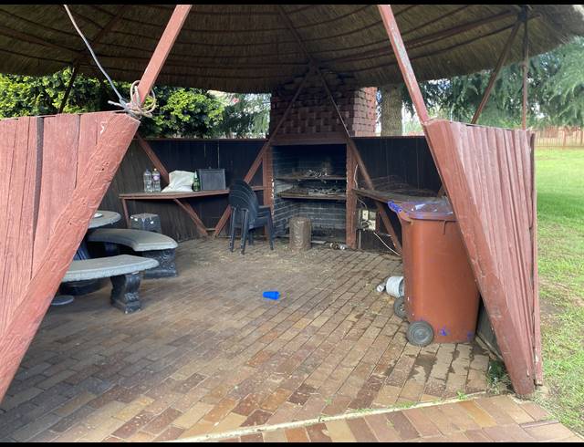 6 BEDROOM HOUSE FOR SALE IN GROOTVALY